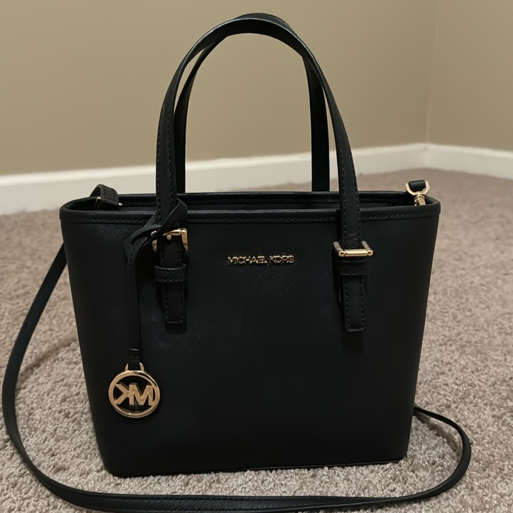 Michael Kors mini voyager